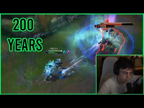 Caedrel Reacts To Deokdam Insane Aphelios Play