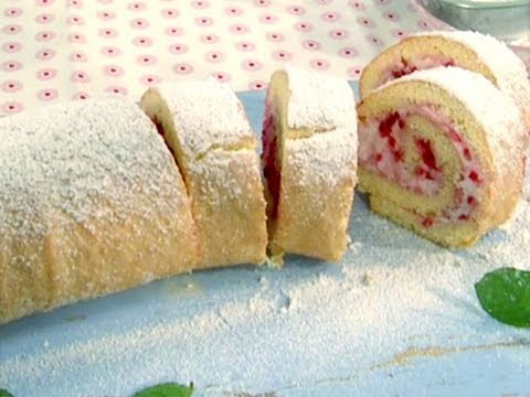 Rezept: Biskuitrolle mit Himbeeren für die Crème-Füllung