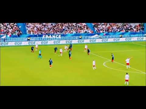 Andreas Cornelius banger sends Denmark in front