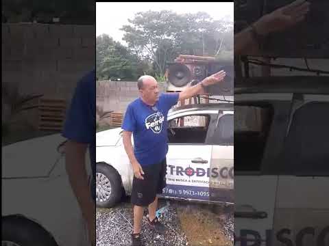 CARRO DE SOM É PARCIALMENTE DESTRUÍDO POR INCÊNDIO ENTRE GANDU E WENCESLAU GUIMARÃES