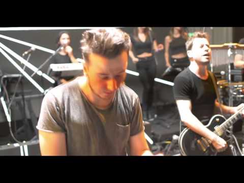 Emrah Karaduman ft  Murat Dalkılıç - Kırk Yılda Bir Gibisin HD