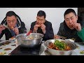 【超小厨】 3斤排骨4斤虾,再来一盆酸菜鱼,小厨全家上手啃,鱼虾全部吃光光!安逸! 【超小厨】 3斤排骨4斤虾,再来一盆酸菜鱼,小厨全家上手啃,鱼虾全部吃光光!安逸!