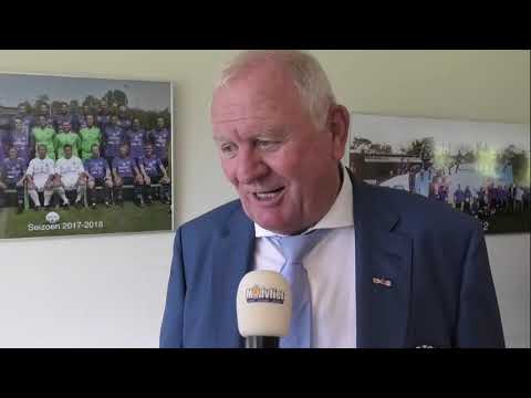 Blauw Zwart opening kleedkamers en tribune.