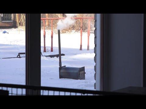 Переносные печи для военнослужащих делают студенты БГК ("Будни", 06.12.22г., Бийское телевидение)