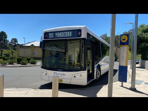 Bus 9 leaving Picton Station