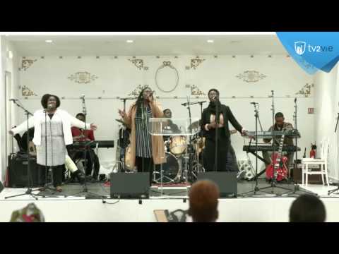 ENTENDS  MON  COEUR  QUI  BAT