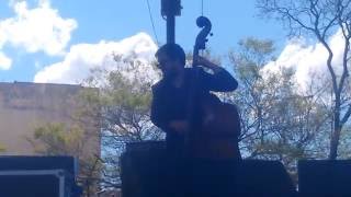 Hamilton de Holanda, Guto Wirtti e Thiago da Serrinha - Roda Viva (Chico Buarque)