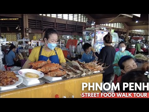 Exploring Phnom Penh walking tour at the street food