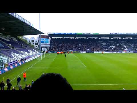 Stallone Limbombe viert met Antwerp-supporters