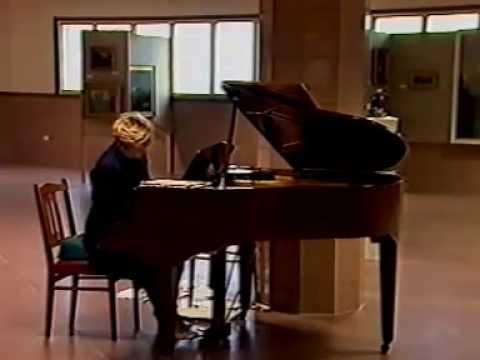 Nury Khalmamedov, performs Lyudmila Buslavskaya