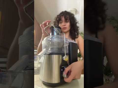 Electric juicer vs. Manual juicer #kitchengadgets #amazonfinds #kitchenmusthaves #castironjuicer