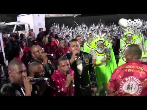 Mocidade Alegre em desfile oficial do Carnaval 2013