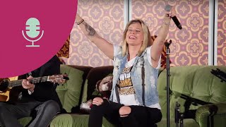 Jini Meyer spielt 1000 KM bis zum Meer live beim Sofakonzert