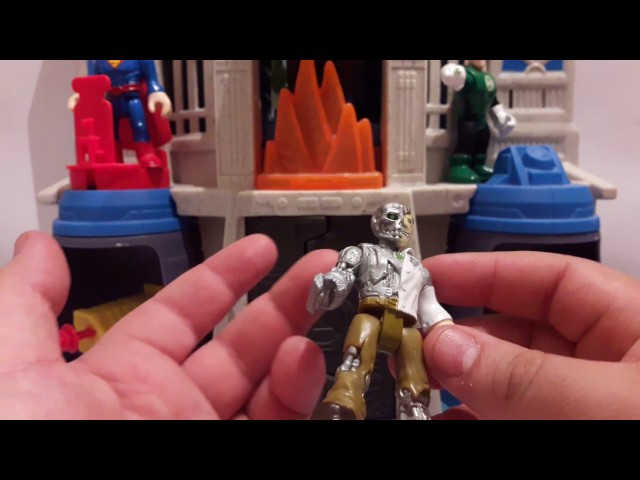 Vídeo relacionado con Fisher-Price Imaginext Juguete de Superman con luces, sonidos y movimiento y figura de acción de 7,6cm, monstruo de 25,4cm con cadenas, JDL07