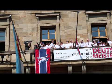 Adler Mannheim Meisterfeier Rathaus 23.4.2015 + Ullmann Song