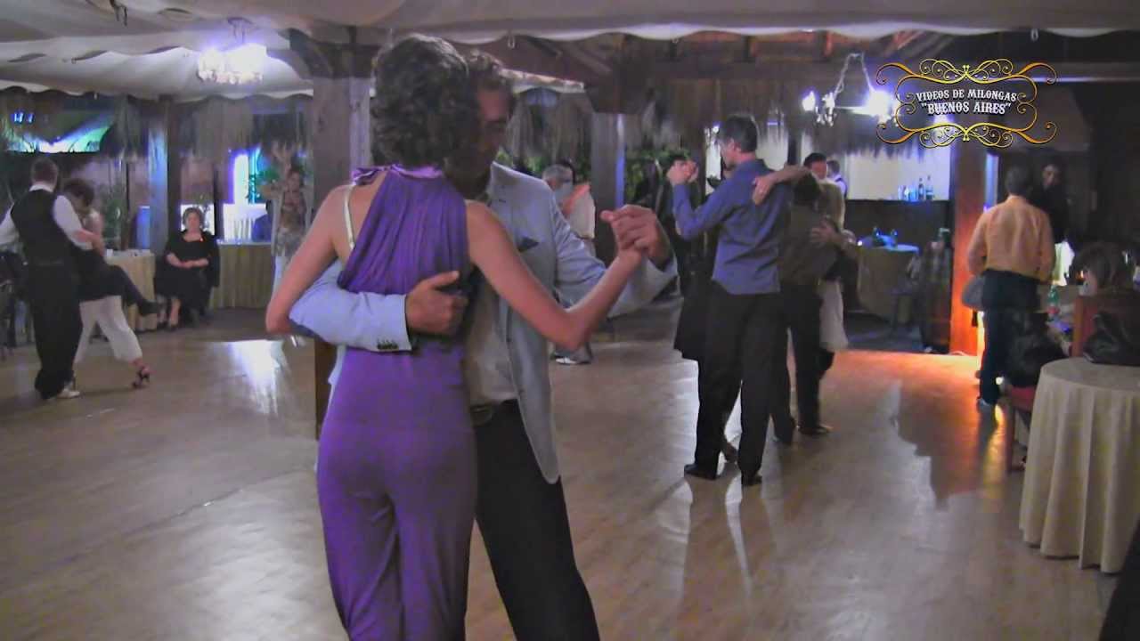 Milongueando con Carlos Neuman y Francesca Attardo de  años en Napoli Italia