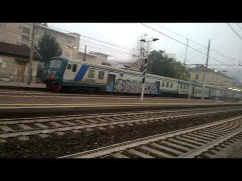E464 410 Trenord+8 piano ribassato Trenord e XMPR - Milano Greco 06/12/2016