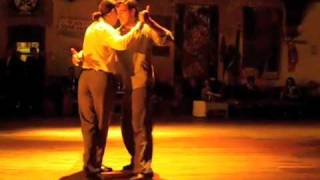 Dominic Bridge & Veronica Toumanova bailando un Tango en La Catedral (Buenos Aires)