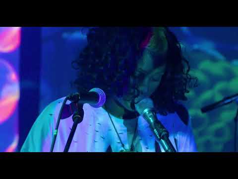 Perera Elsewhere: 'Girl From Monotronica' live | Loop Create