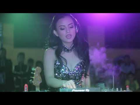 dj zizi live in kolondom...