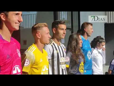 EL CD. BADAJOZ PRESENTA SU NUEVA EQUIPACIÓN PARA LA TEMPORADA 21/22