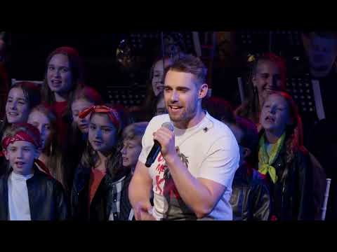 Ladislav Korbel & Coro Piccolo - Animáčová medley (symphonic cover)