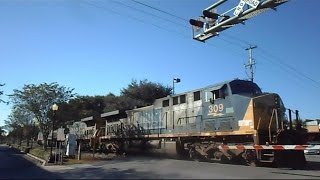 preview picture of video 'Railroad Crossing Signal Malfunction After CSX Locomotives Go By'