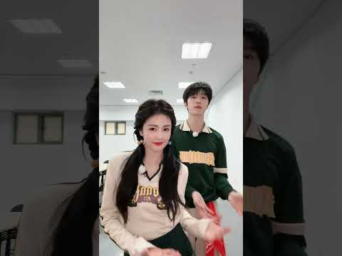 白鹿范丞丞的快乐舞蹈 姐姐弟弟太可爱~#奔跑吧11