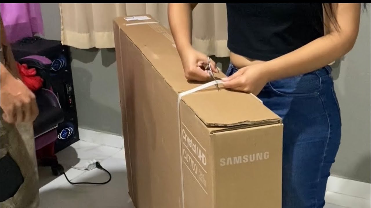 ELA FILMOU ABRINDO A TV GIGANTE E VEIO QUEBRADA. SAIBA O QUE FAZER NESSES CASOS E SEUS DIREITOS