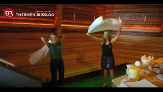 Het Sauna Theater | De kunst van het showopgieten