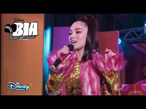 Bia 2 - Carmín, Manuel, Mara y Alex cantan "Karma" (Capitulo 40)