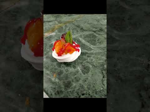 Pavlova # dessert #fruits