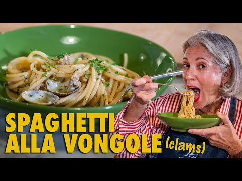 DELICIOUS Spaghetti alle Vongole (pasta with clams)