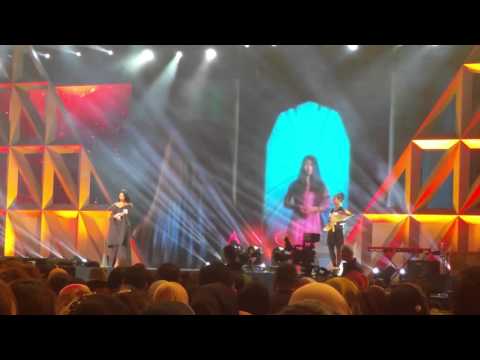 Anggun Receive Award on APM2015