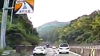 preview picture of video '名阪国道Ωカーブ・下り・日常の整列走行・福住IC～天理IC・Downhill highway Japan'