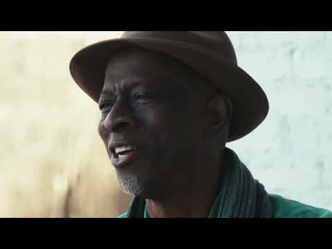 Miniatura de YouTube - Louder