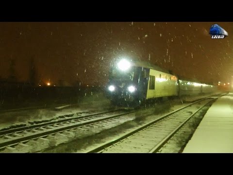 Trenurile Serii in Zapada/Evening Trains in Snow in Gara Oradea Est Station - 14 December 2016