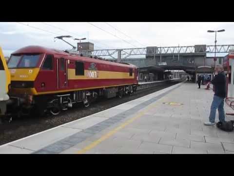 90037/92039/66187 passing Stafford on the 0A06 Crewe - Wembley 28/10/14
