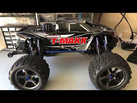 Traxxas T-MAXX 3.3 (4909) Speed Runs & Wheelies!