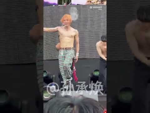 (220703) Hyun Ah (현아) & Dawn (던) ~ Ping Pong. Supernova Seoul 2022 Festival.