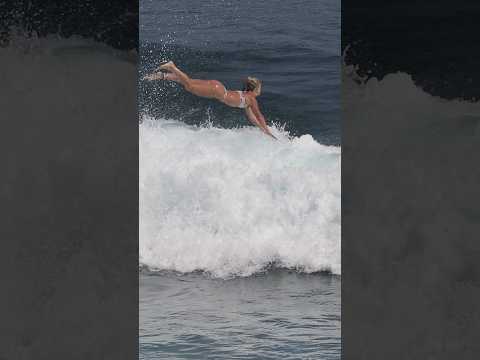 Siena Gets A Really Fun Wave At Uluwatu #surfersofbali #surfingbali #surfers