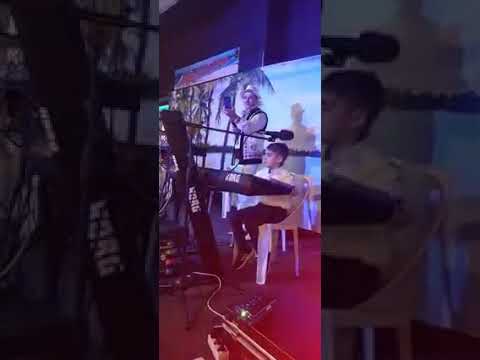 La o nunta frumoasa,am discoperti un talent tinerel,bravooooooooo