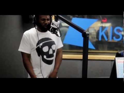 FOOTSIE "VERSUS" FOOTSIE - 'TRAPS' on Logan Sama show 28th May 2012