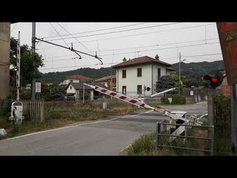 Passaggio a livello Montechiaro d'Acqui (AL) - Level crossing - Spoorwegovergang