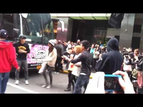 [111023] SNSD Coming Out from The W Hotel
