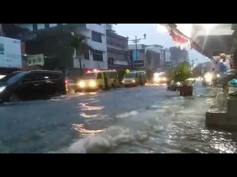 Jalan A.Y. Patty Bak Lautan