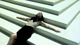 Kadr z teledysku Not Giving Up On Love (feat. Sophie Ellis Bextor) tekst piosenki Armin Van Buuren