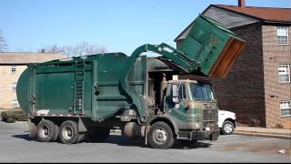 preview picture of video 'Baltimore Garbage Truck In Action, Tahoe Circle, Owings Mills, Maryland'