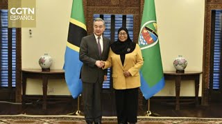 La presidenta de Tanzania, Samia Suluhu Hassan, se reúne con el canciller chino