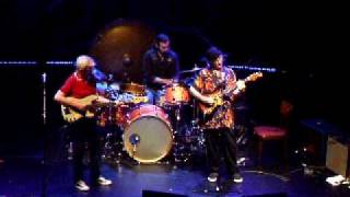 Ry Cooder @ Nick Lowe - How Can A Poor Man Stand Such Times And Live [2009]